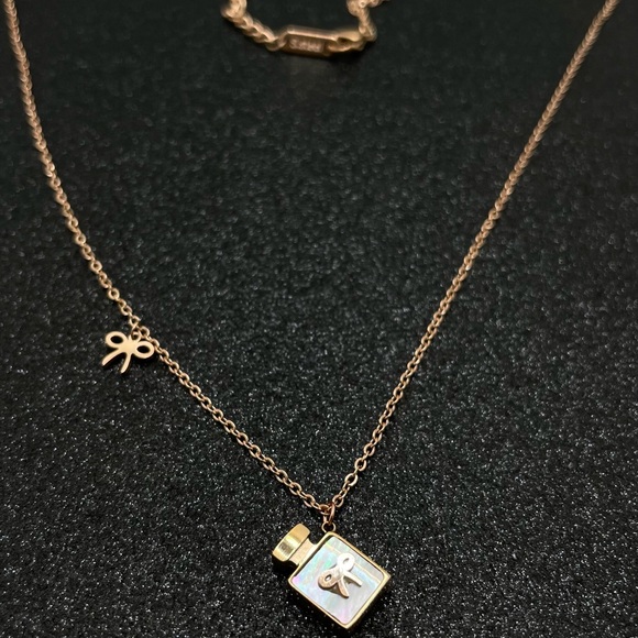 Necklace 🎀 - Picture 2 of 3